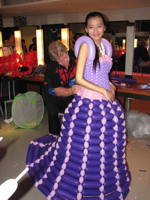 purple balloon dress I got a dress made out of BALLOONS!! y'all are not ready for part 2 #balloondress #balloonart #balloonclothes #bubbledress #uniquefashion