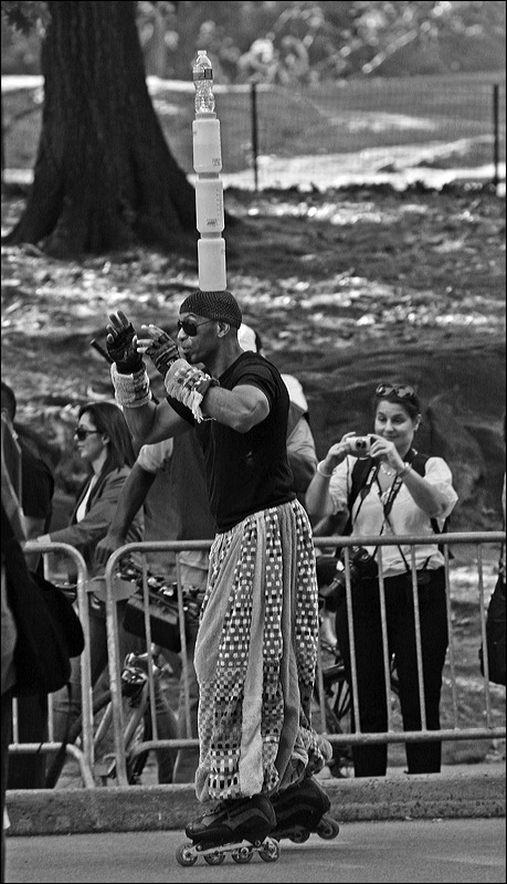 in-line skating, street performers, central park